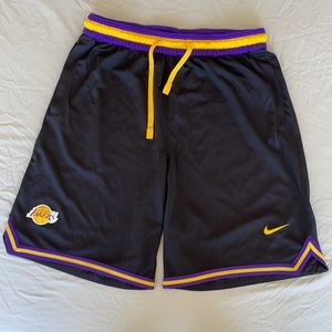 Nike NBA Lakers shorts L